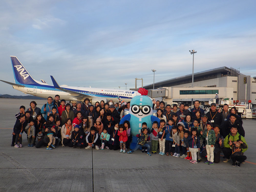 「ひろしま空の日2019ふれあい秋まつり」滑走路ウォーク集合写真