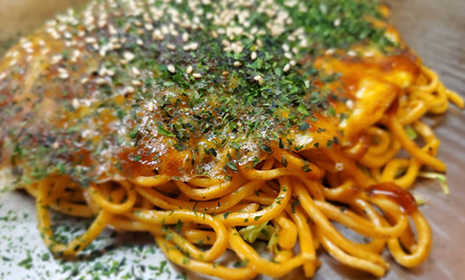 広島お好み焼き ピリ辛赤おっこん 990円(税込)