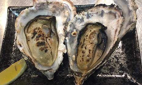 広島県産の牡蠣を使用した焼きガキ