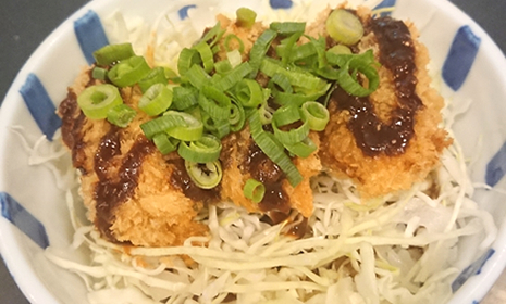 Rice Bowl with Fried Oysters and Miso-Flavored Sauce from the Island of Kurahashi in Hiroshima Prefecture