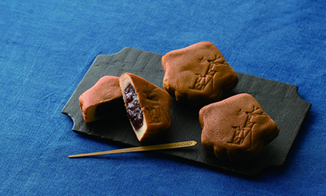 Nama Momiji (Glutinous Cakes) (Strained Bean Paste)