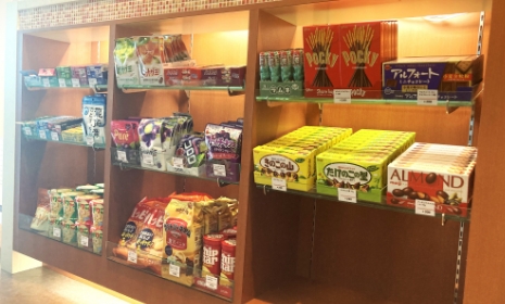 This store offers special Kit Kat chocolate bars available only at airports and the popular lemon-flavored crispy fried squid.